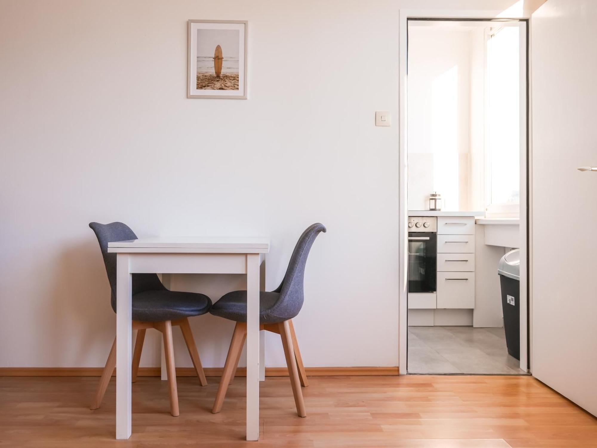 Spacious Apartments With View & Free Parking วีเนอร์นอยชตัดท์ ภายนอก รูปภาพ