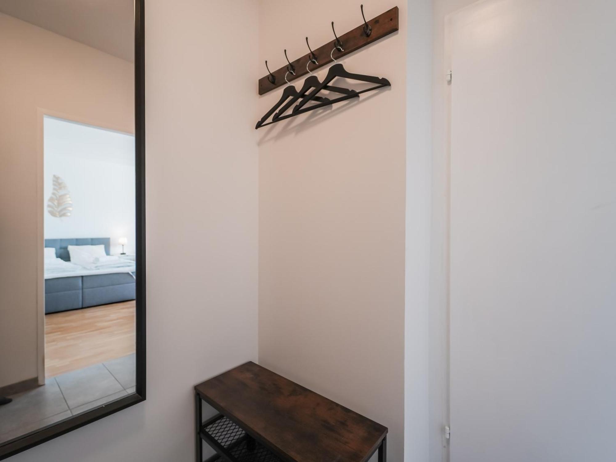 Spacious Apartments With View & Free Parking วีเนอร์นอยชตัดท์ ภายนอก รูปภาพ