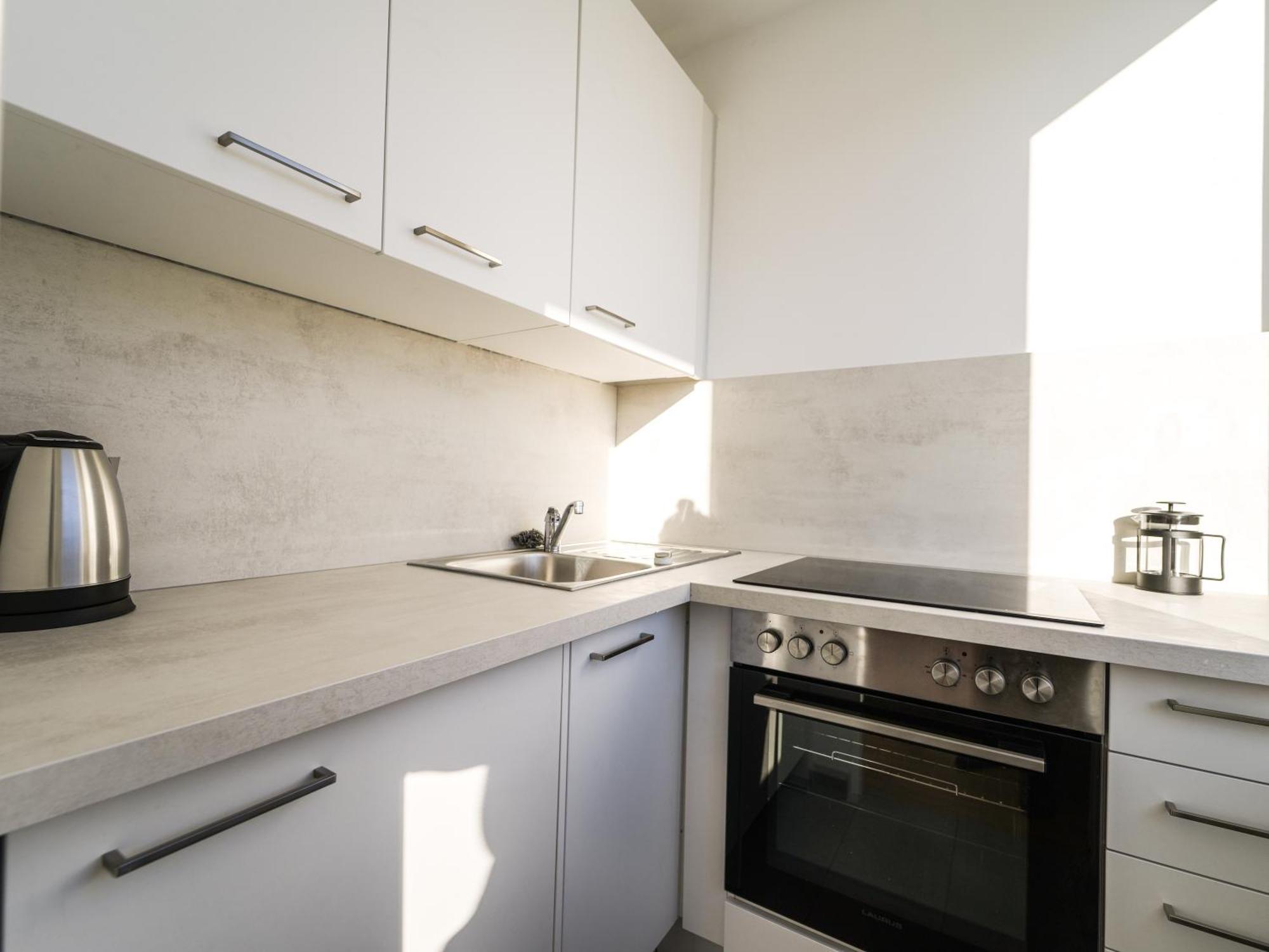 Spacious Apartments With View & Free Parking วีเนอร์นอยชตัดท์ ภายนอก รูปภาพ