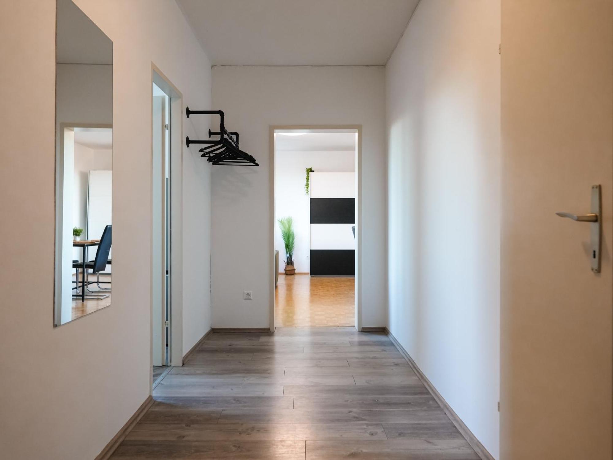 Spacious Apartments With View & Free Parking วีเนอร์นอยชตัดท์ ภายนอก รูปภาพ