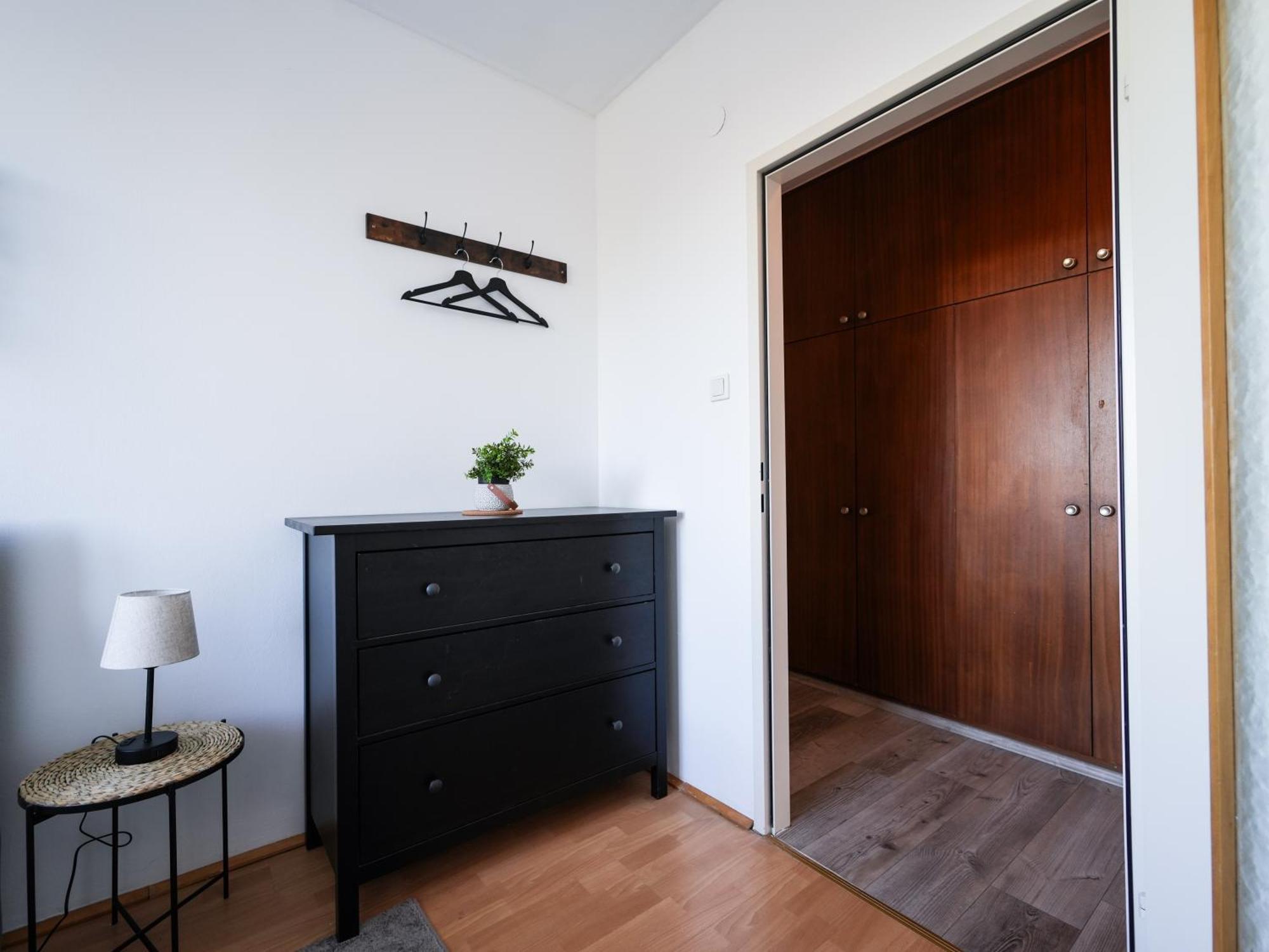 Spacious Apartments With View & Free Parking วีเนอร์นอยชตัดท์ ภายนอก รูปภาพ