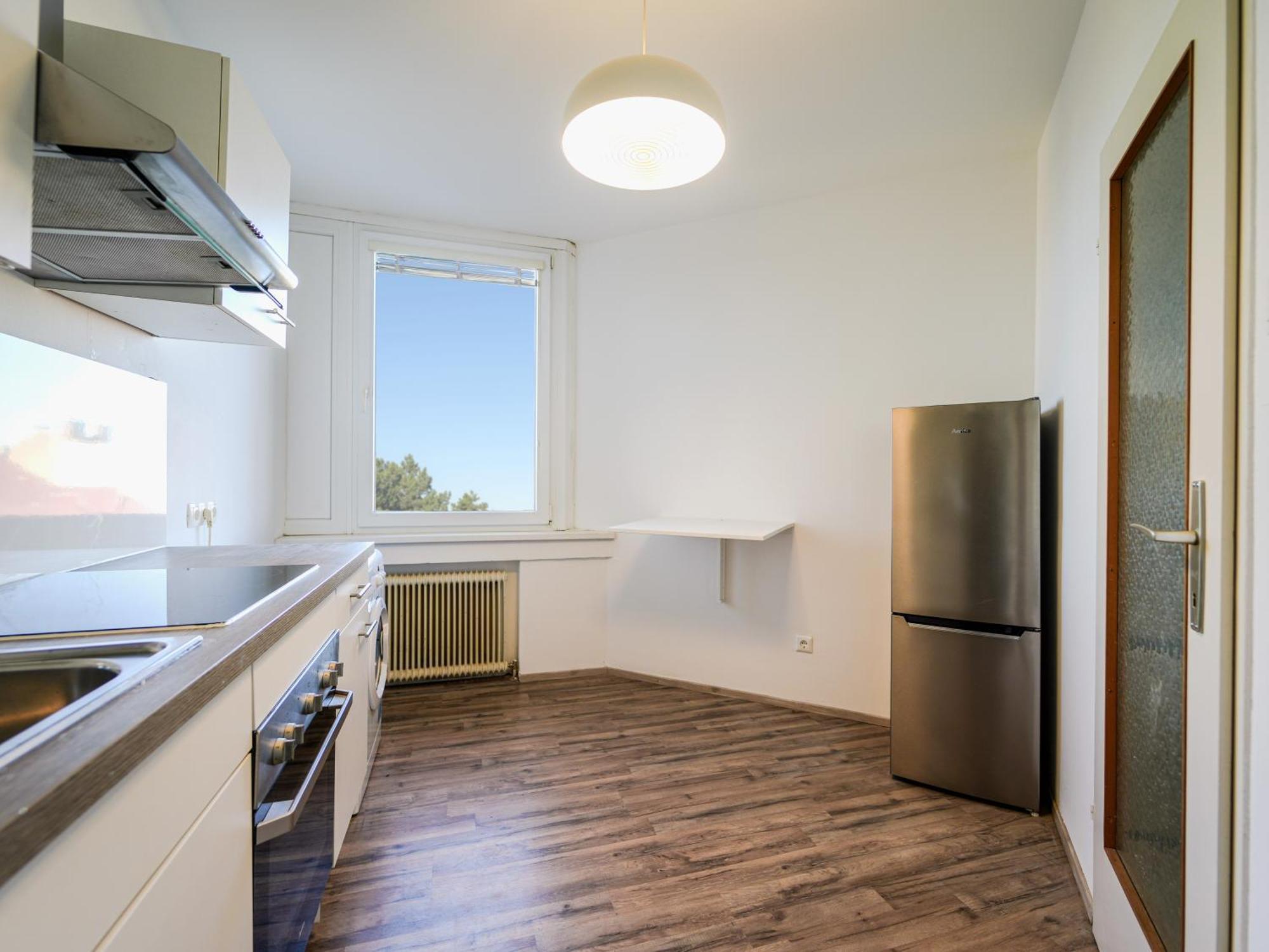 Spacious Apartments With View & Free Parking วีเนอร์นอยชตัดท์ ภายนอก รูปภาพ