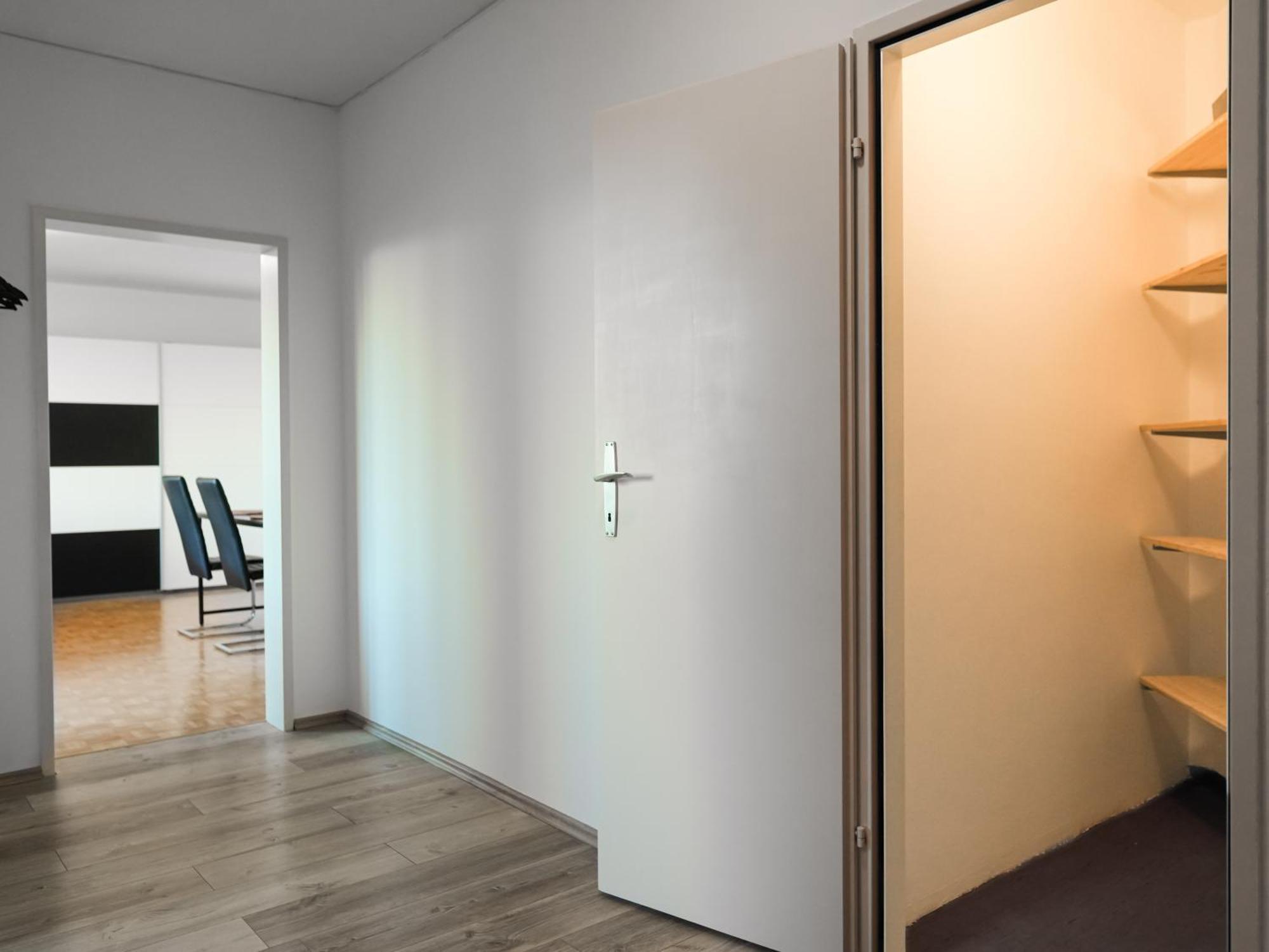 Spacious Apartments With View & Free Parking วีเนอร์นอยชตัดท์ ภายนอก รูปภาพ