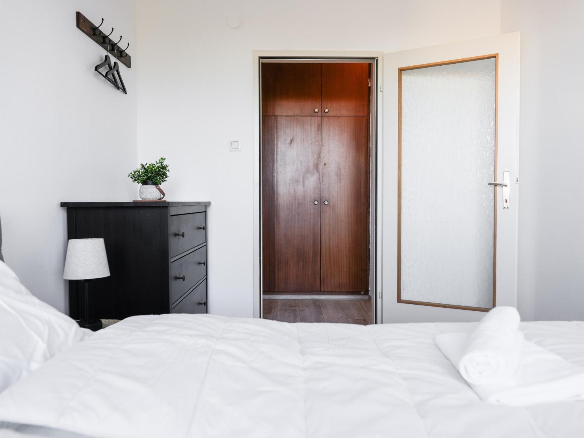 Spacious Apartments With View & Free Parking วีเนอร์นอยชตัดท์ ภายนอก รูปภาพ