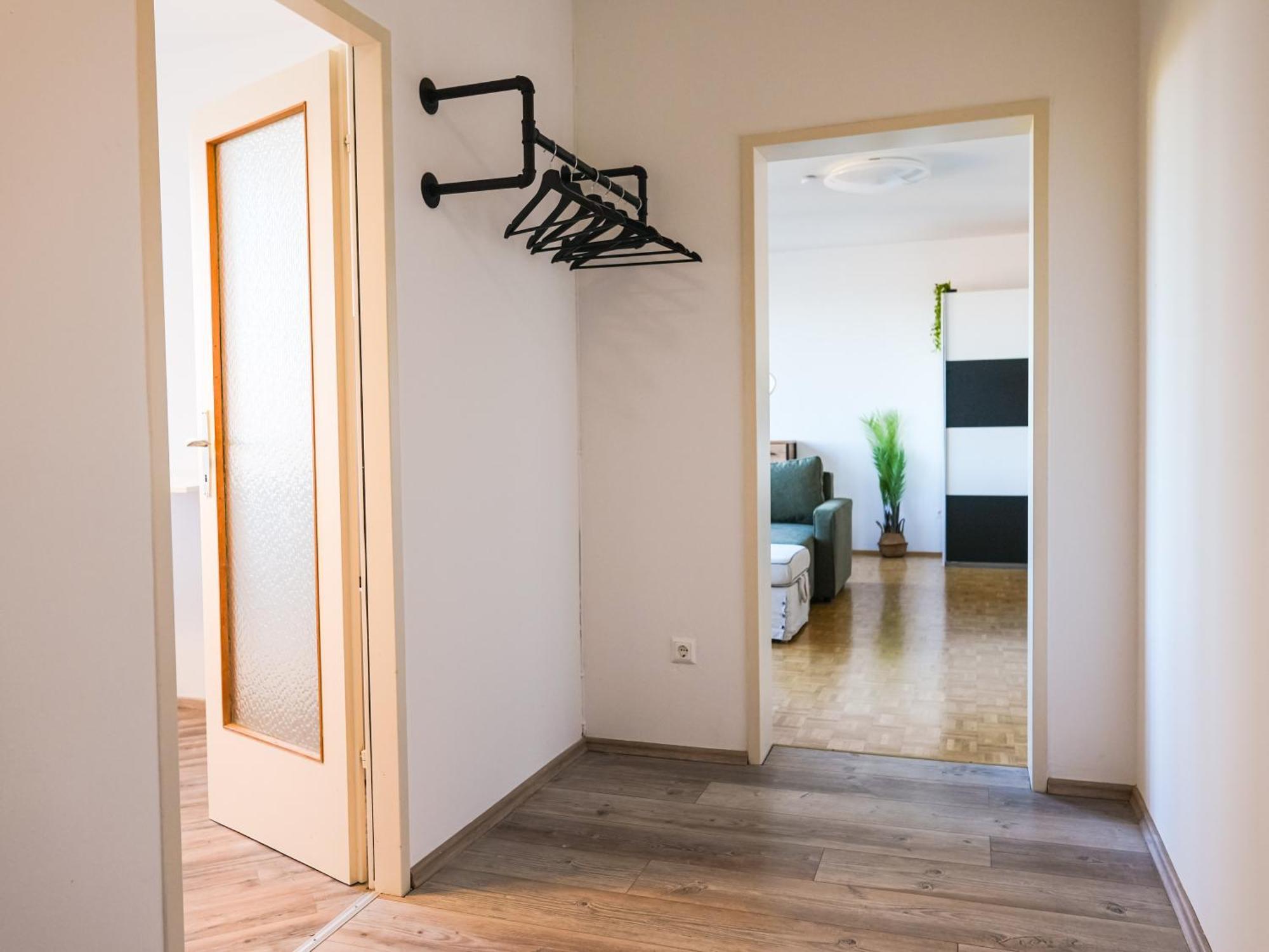 Spacious Apartments With View & Free Parking วีเนอร์นอยชตัดท์ ภายนอก รูปภาพ